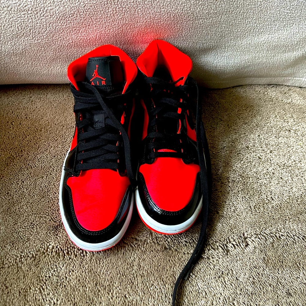 WMNS AIR JORDAN 1 MID